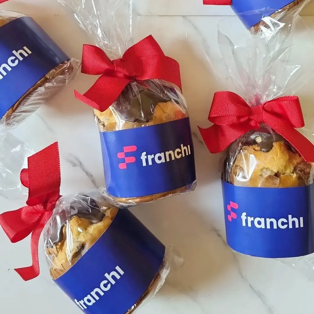 Chocotones embalados com cinta personalizada